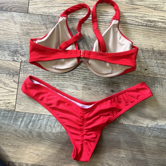RED BIKINI - Picture 2 of 2